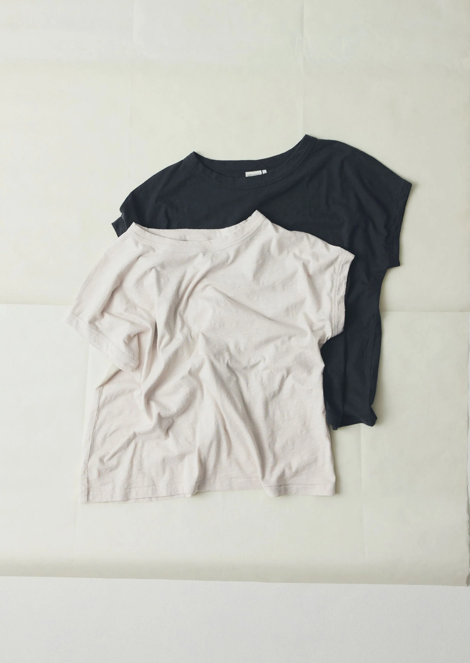 Alda Organic Cotton Easy Tee | Coal - Image 5