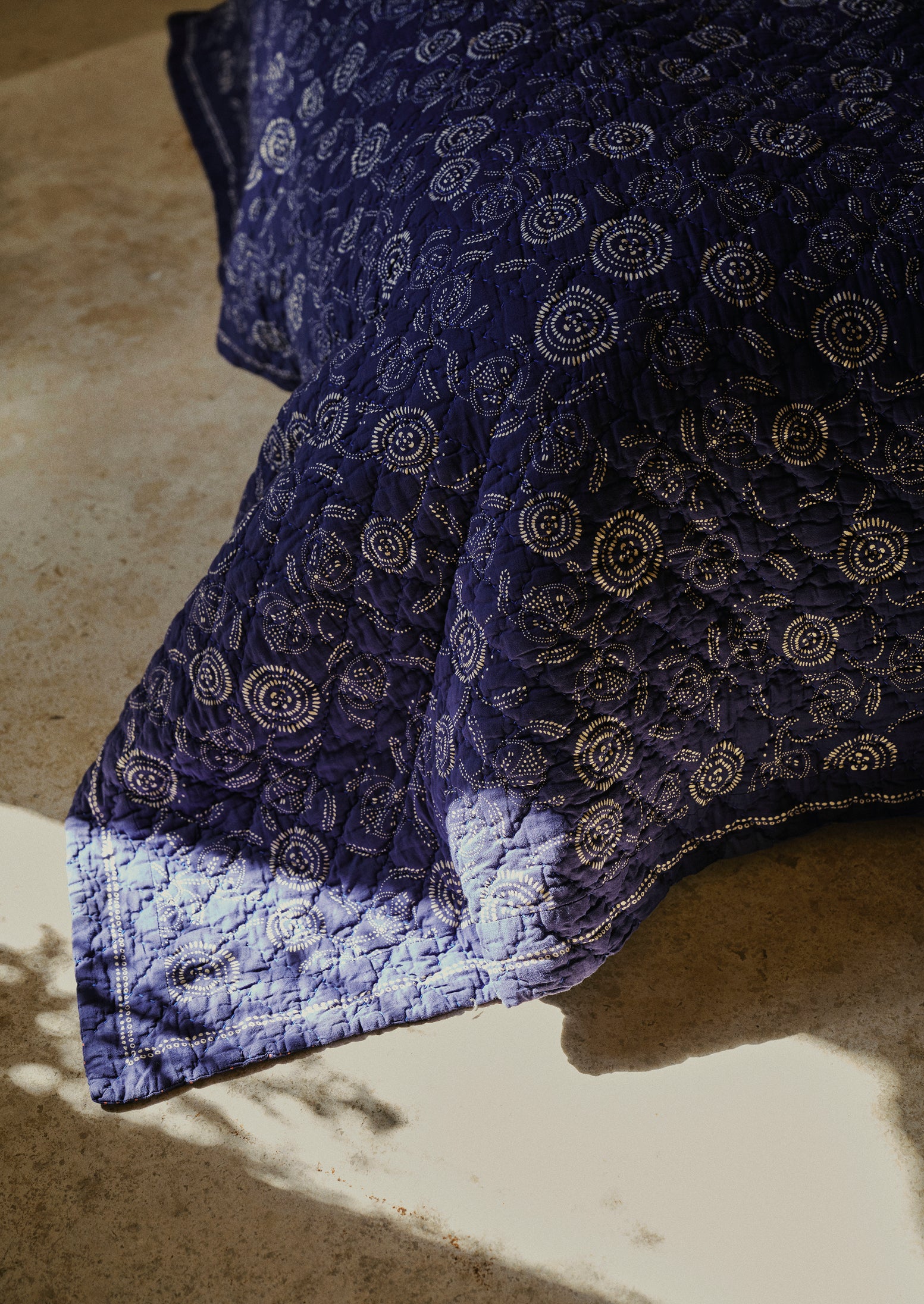 Pomegranate Print Quilt | Indigo Blue/Ecru - Image 3