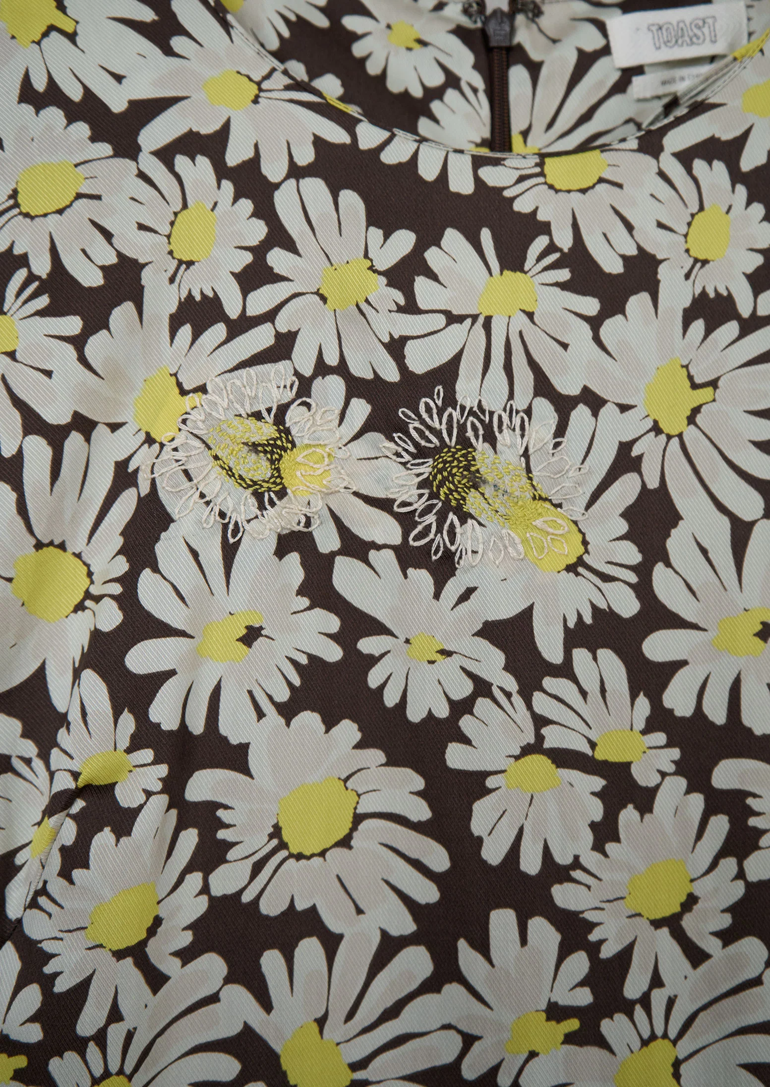 Renewed Rounded Sleeve Painted Daisy Dress Size 16 (117) | Billi Flower Yellow - Image 3