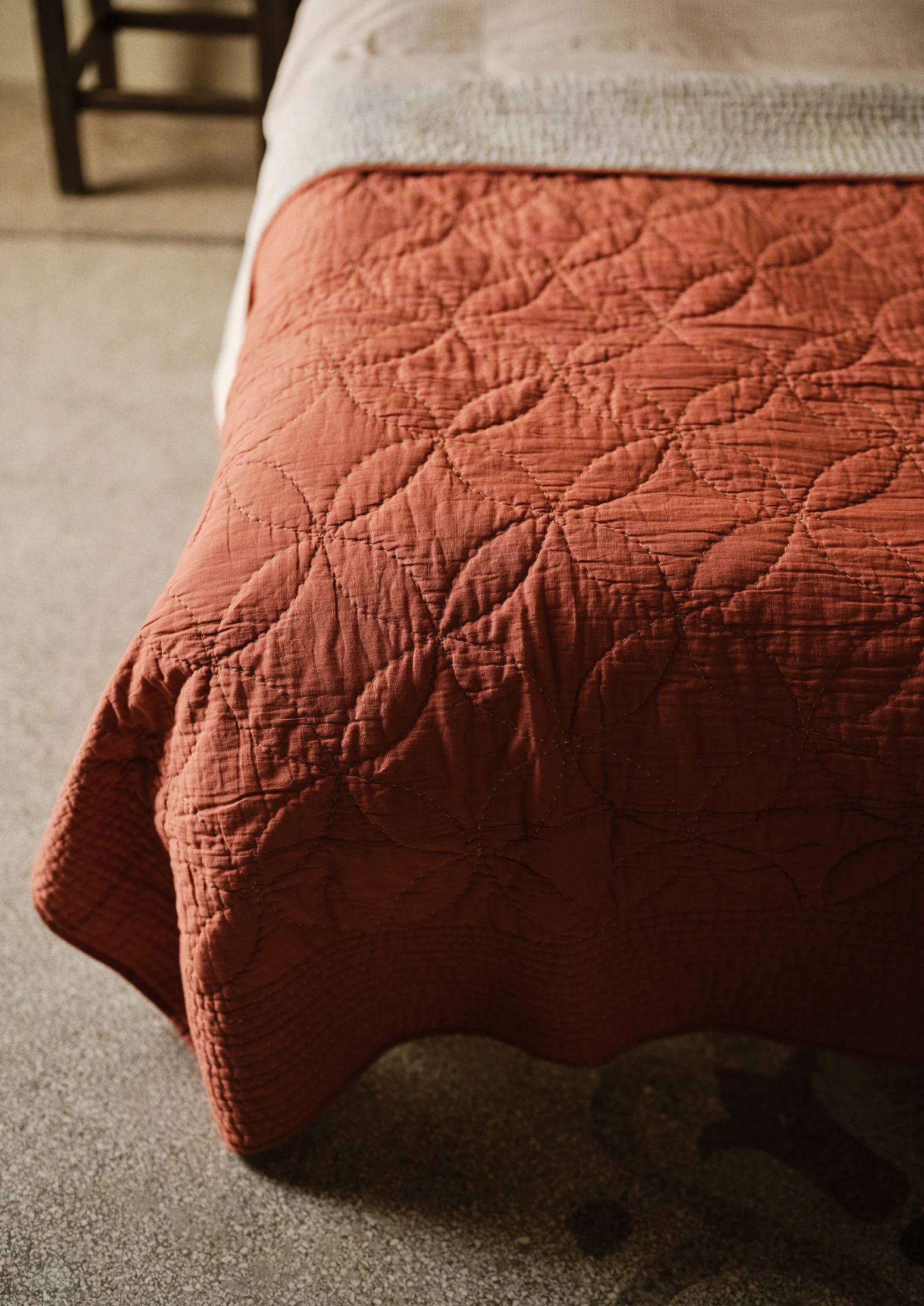 Sicily Stitch Lightweight Quilt | Blush/Lavender - Image 3